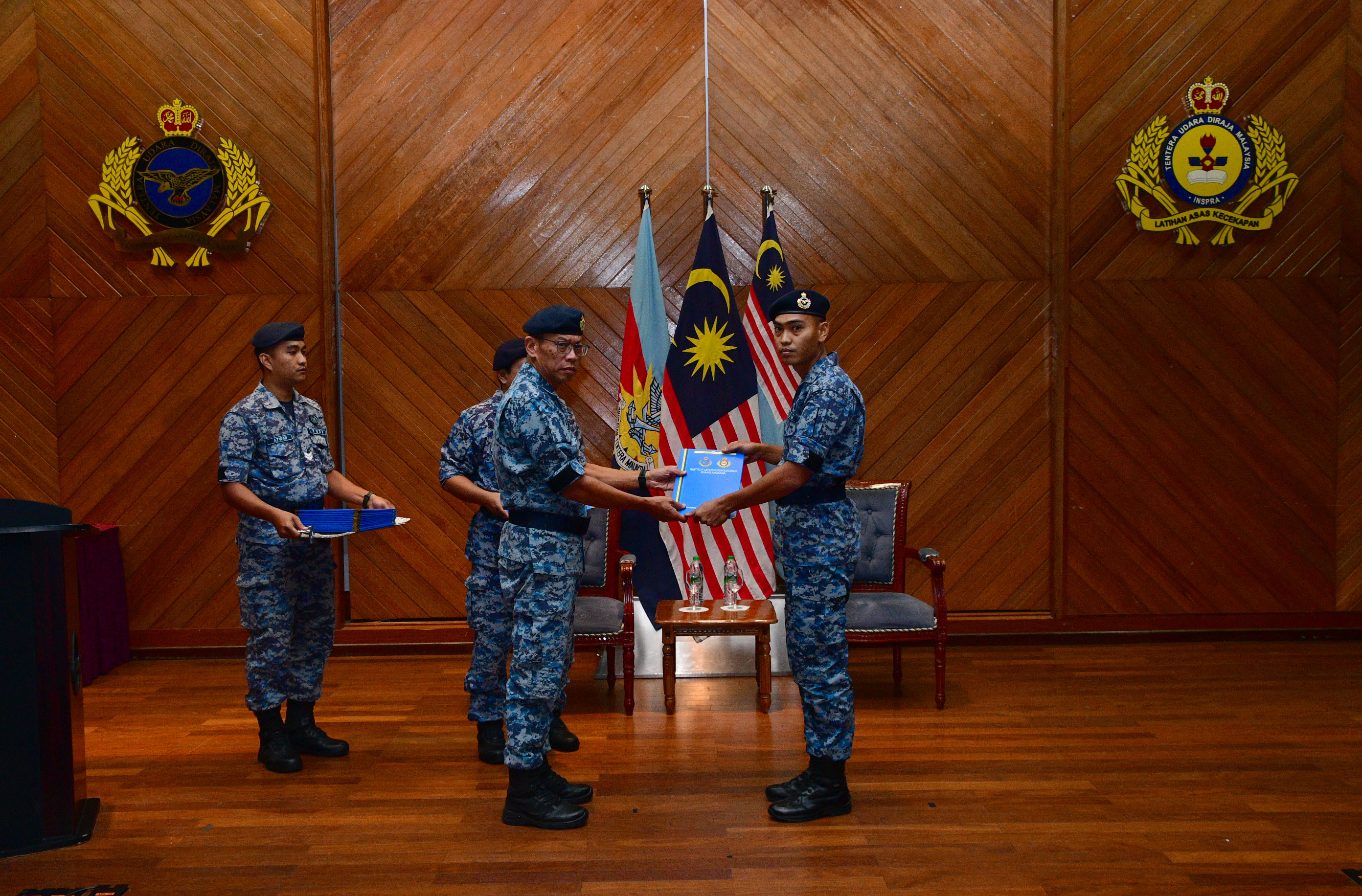 majlis-penyampaian-sijil-dan-penutup-kursus-advanced-air-traffic