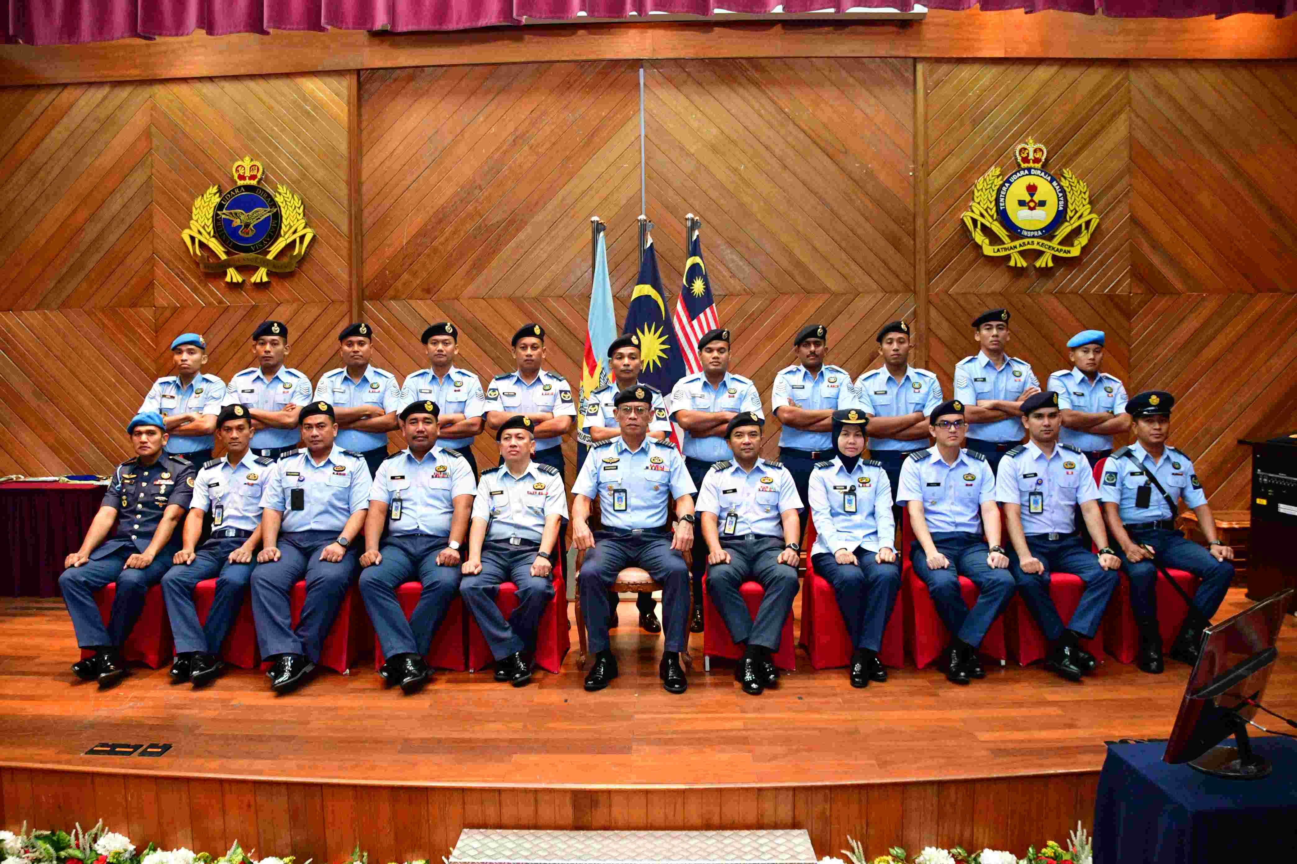 4 ANGGOTA LLP PAKAI PANGKAT