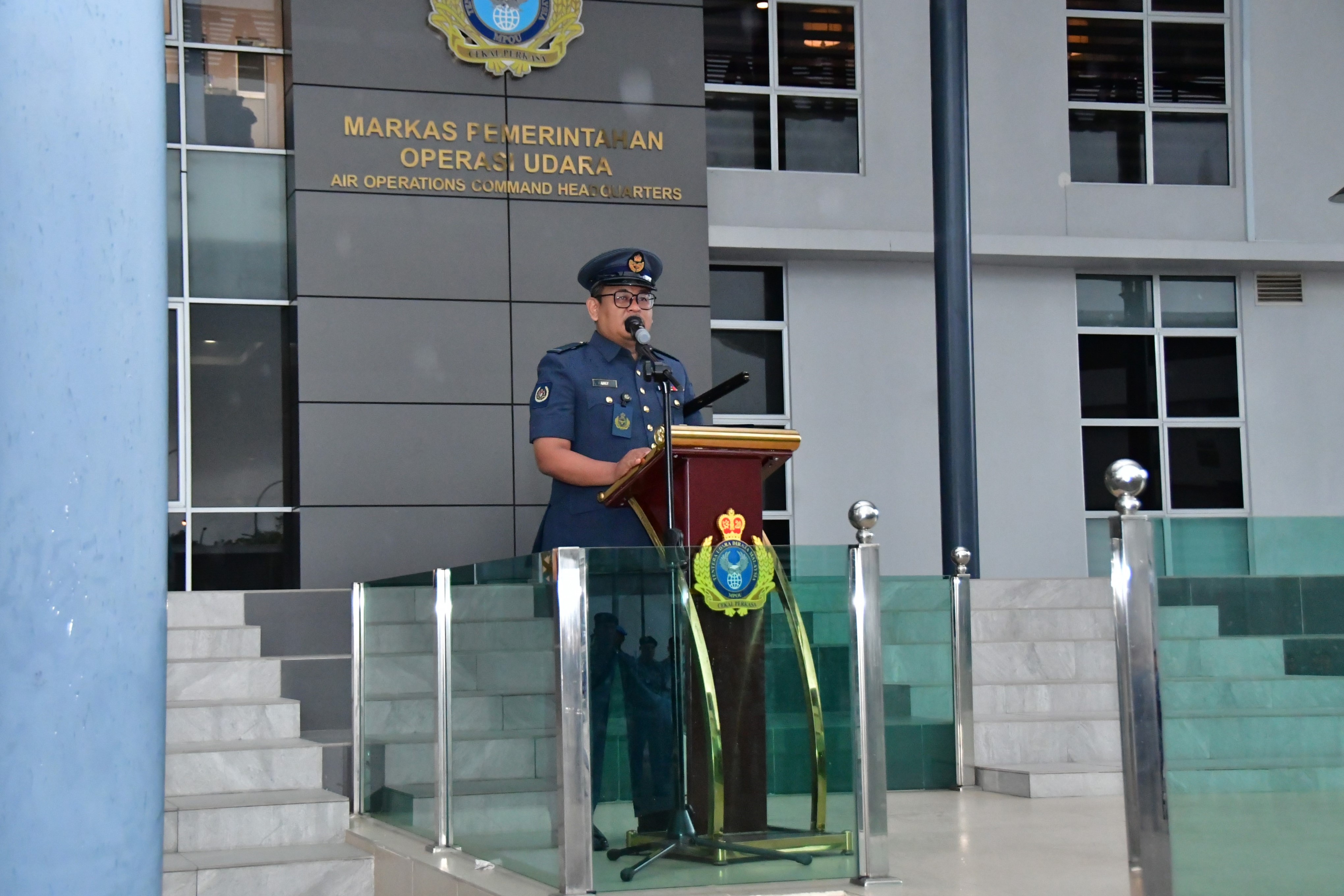 MAJLIS SERAH TERIMA TUGAS PEGAWAI WARAN MARKAS PEMERINTAHAN OPERASI UDARA