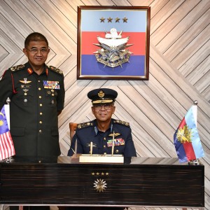 KUNJUNGAN HORMAT PANGLIMA TENTERA UDARA KE ATAS PANGLIMA ANGKATAN TENTERA