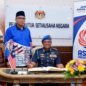 KUNJUNGAN HORMAT PANGLIMA TENTERA UDARA KEPADA KETUA SETIAUSAHA NEGARA