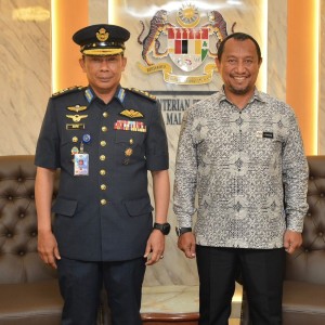 KUNJUNGAN HORMAT TIMBALAN PANGLIMA TENTERA UDARA KE ATAS KETUA SETIAUSAHA KEMENTERIAN PERTAHANAN